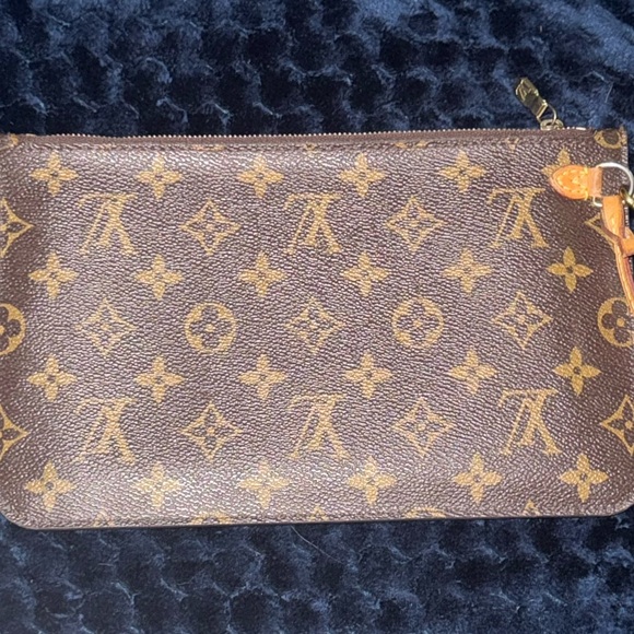 Louis Vuitton Wallet - Picture 1 of 6